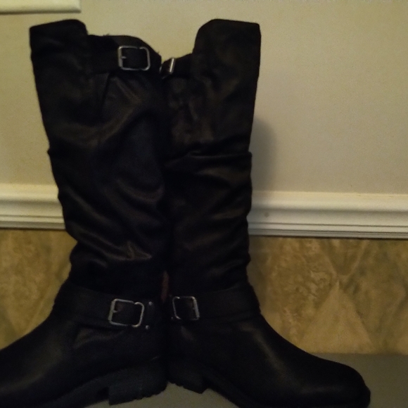 carlos santana selena boots